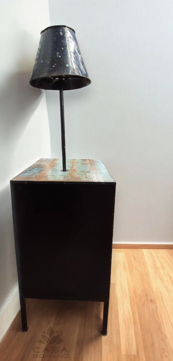Kommode Roller aus Metall & Mangoholz mit Leuchte – Exklusives Designmöbel