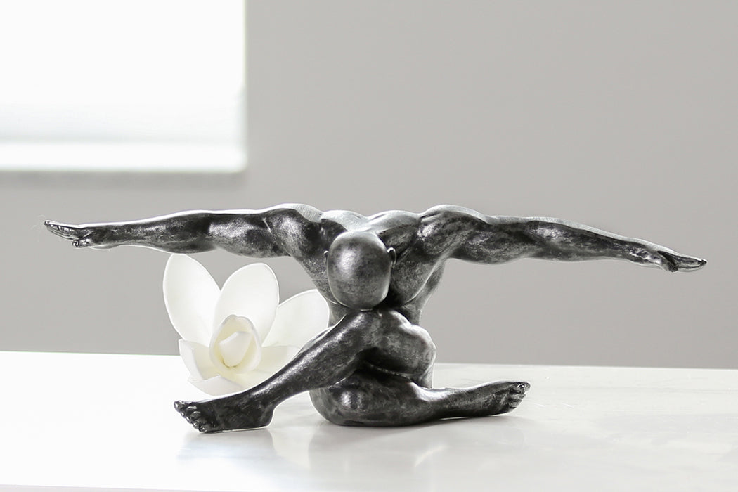 Skulptur „Cliffhanger“ – silberfarben, Kunstharz (12 x 33)