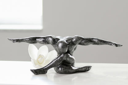 Skulptur „Cliffhanger“ – silberfarben, Kunstharz (12 x 33)