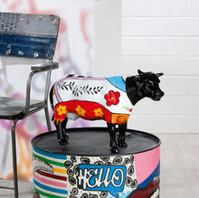 Bunte Skulptur „Cow“ – Kunstvolle Deko-Kuh aus Kunstharz | CASA ROMANO