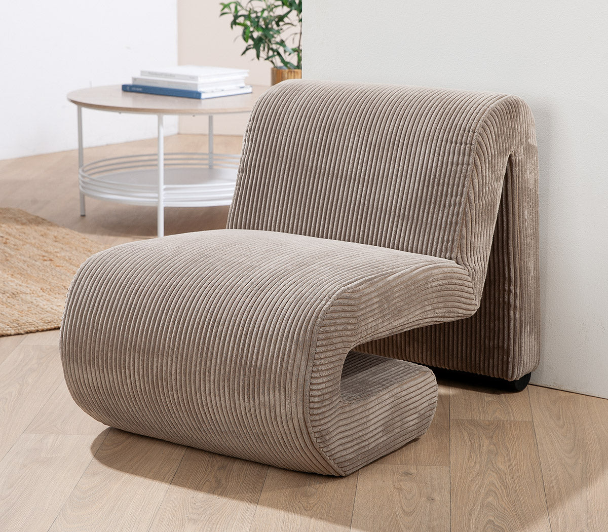 Moderner Design-Sessel „Poltrana“ aus Cordstoff – Beige (86×59×67 cm) | CASA ROMANO