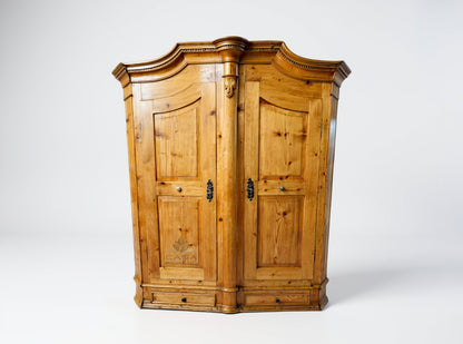 Antiker Bodenseeschrank um 1750 – zweiteiliger Bauernschrank aus Massivholz (Thurgau) | CASA ROMANO