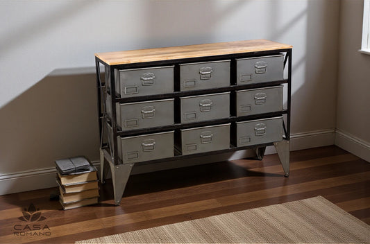 Kommode „Industrial“ – Metall & Holz im Factory-Look
