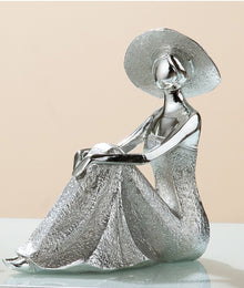 Lady Skulptur Silber – Sitzende Dekofigur 17 cm | CASA ROMANO