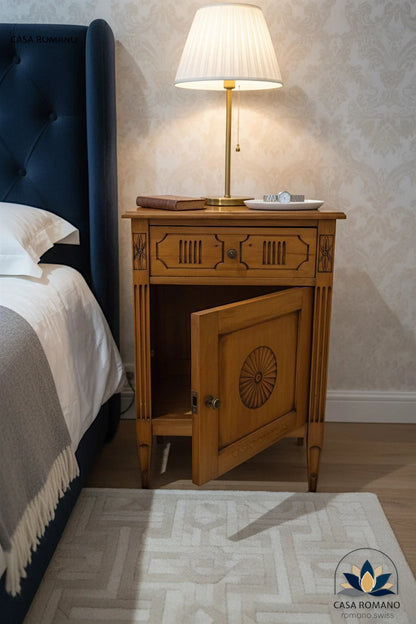 Kleine Louis XVI Kommode mit Schublade und Tür | CASA ROMANO